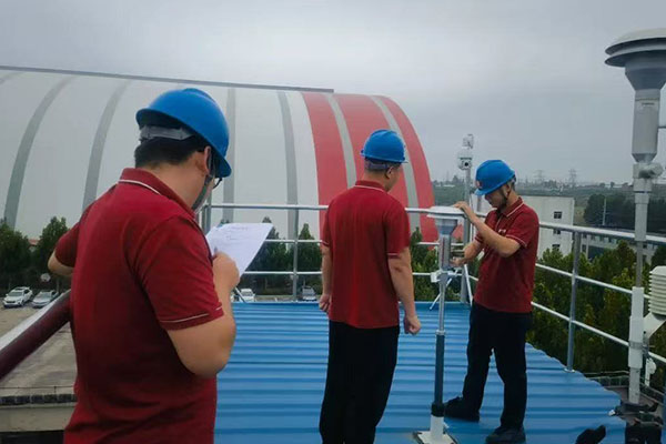 Professional air pollution monitoring equipment demonstrating advanced environmental sensing technology for measuring particulate matter and atmospheric contaminants